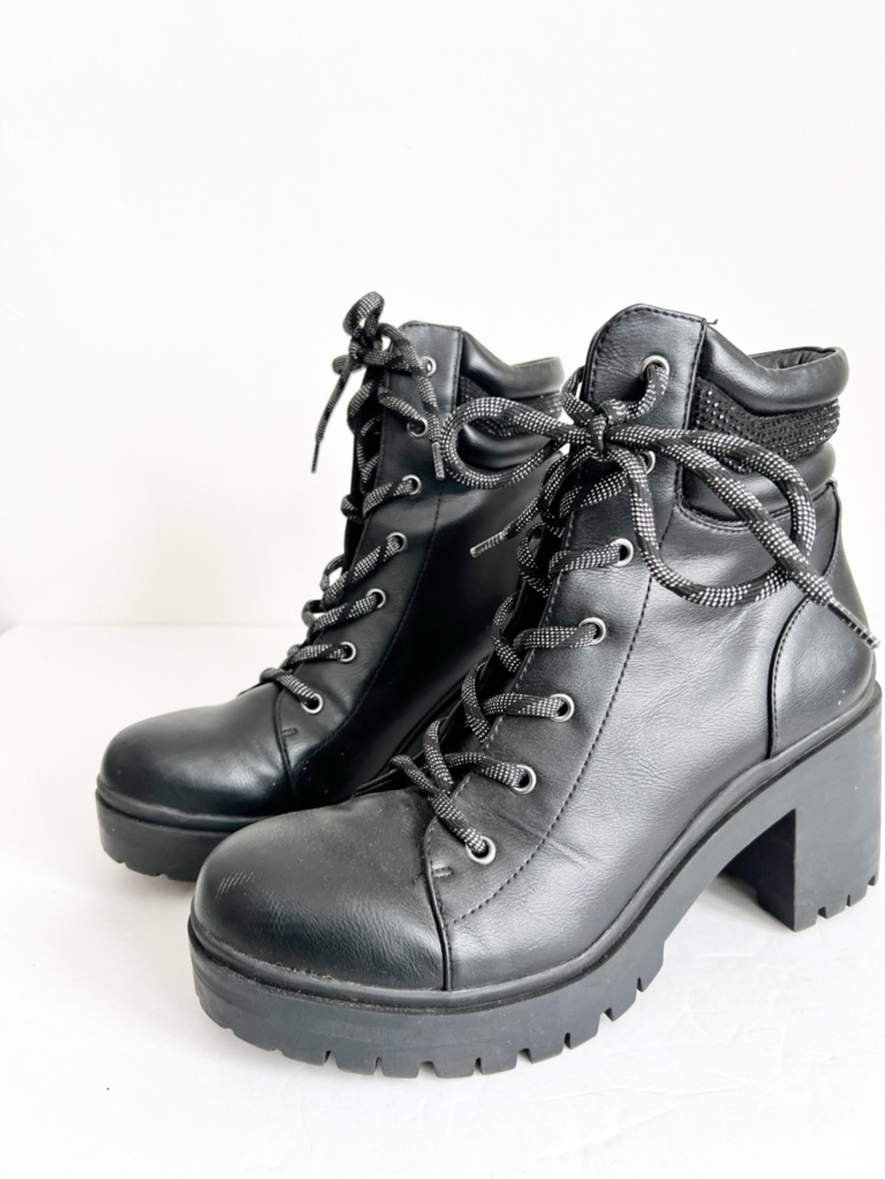 SZ 9.5 Women's Black Lace-Up Chunky Heel Ankle Boots Black Jewel Accent